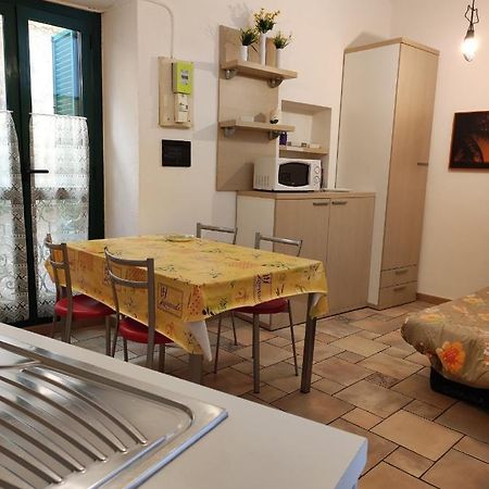 Bilocale Nella Vecchia Citta' Di Mentone Apartamento Exterior foto