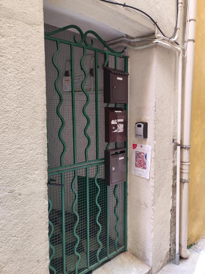 Bilocale Nella Vecchia Citta' Di Mentone Apartamento Exterior foto