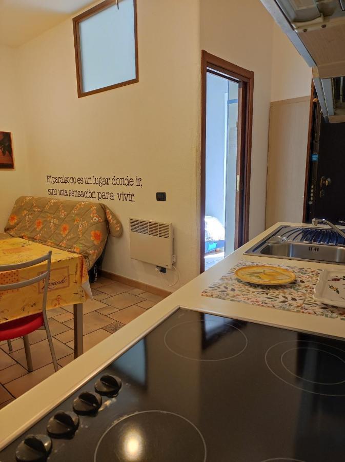 Bilocale Nella Vecchia Citta' Di Mentone Apartamento Exterior foto