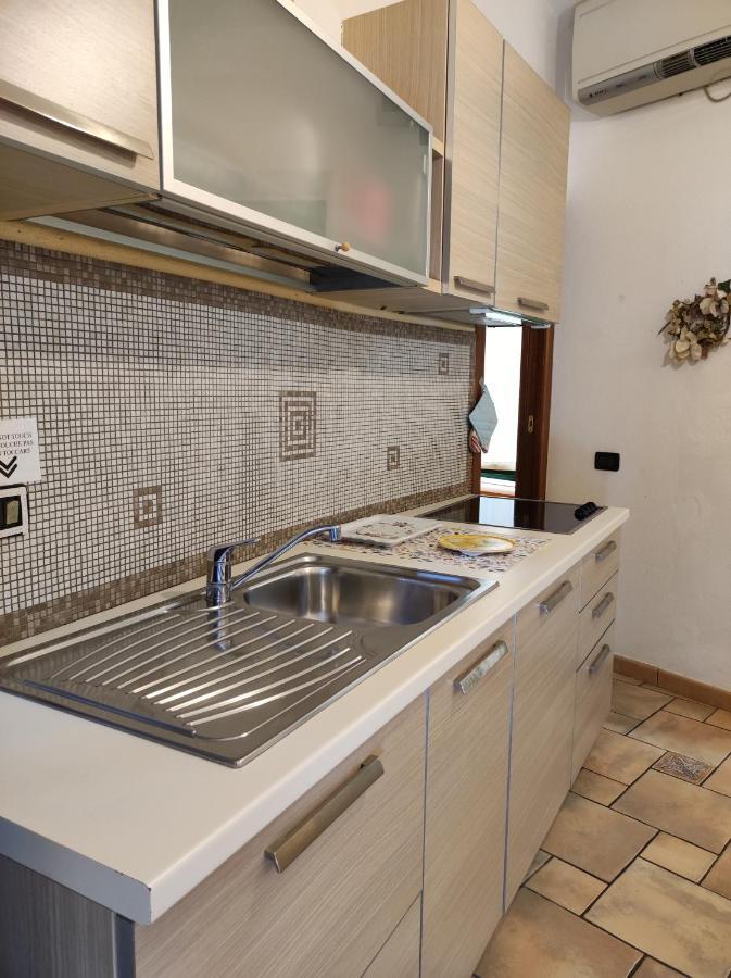Bilocale Nella Vecchia Citta' Di Mentone Apartamento Exterior foto