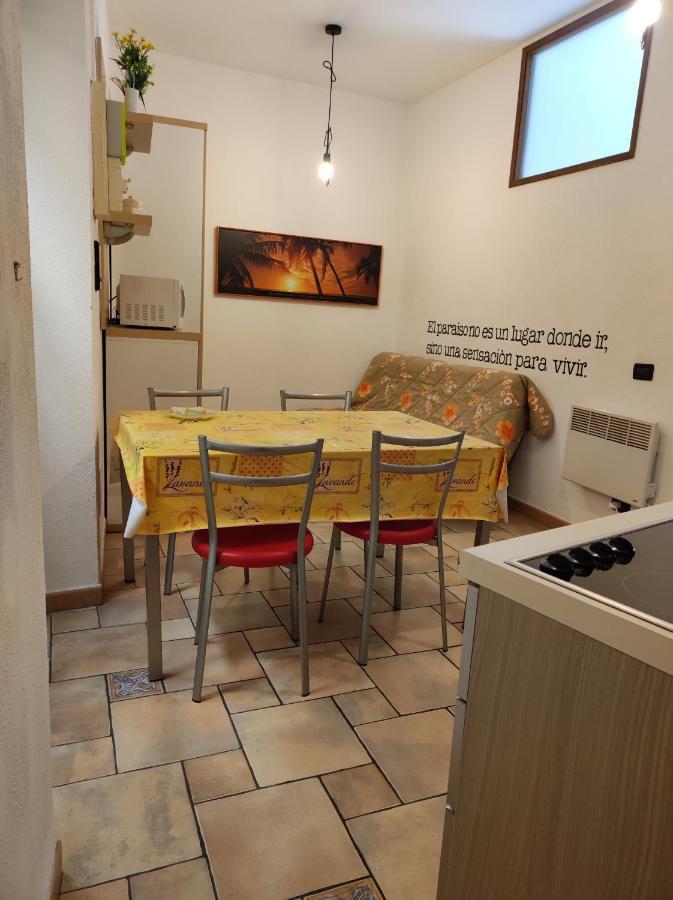 Bilocale Nella Vecchia Citta' Di Mentone Apartamento Exterior foto