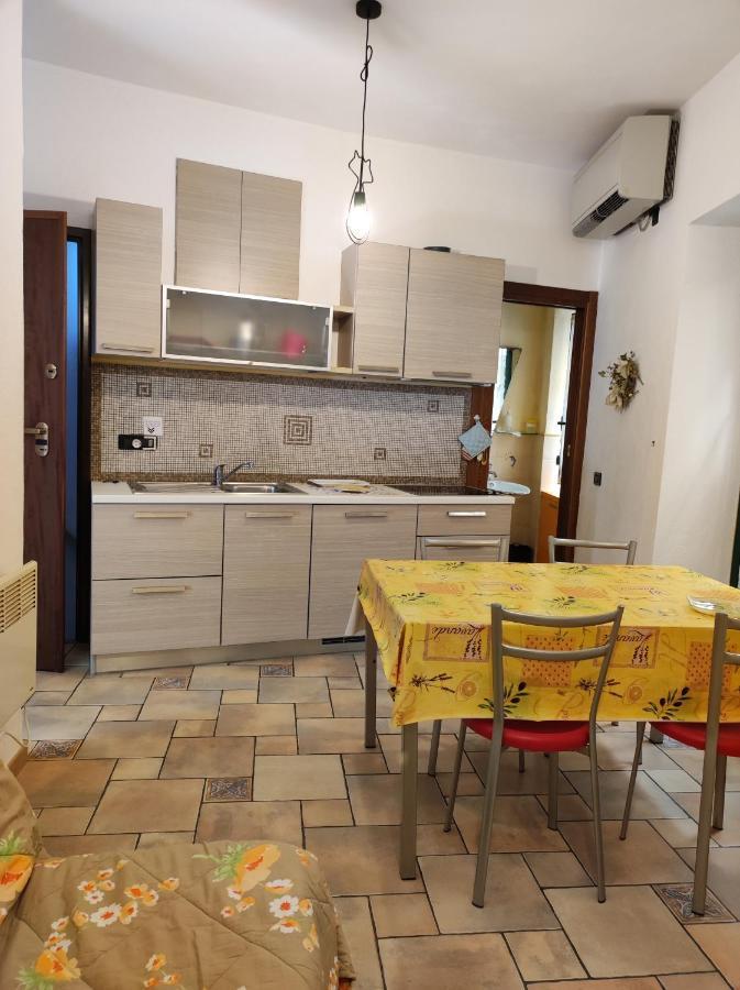 Bilocale Nella Vecchia Citta' Di Mentone Apartamento Exterior foto