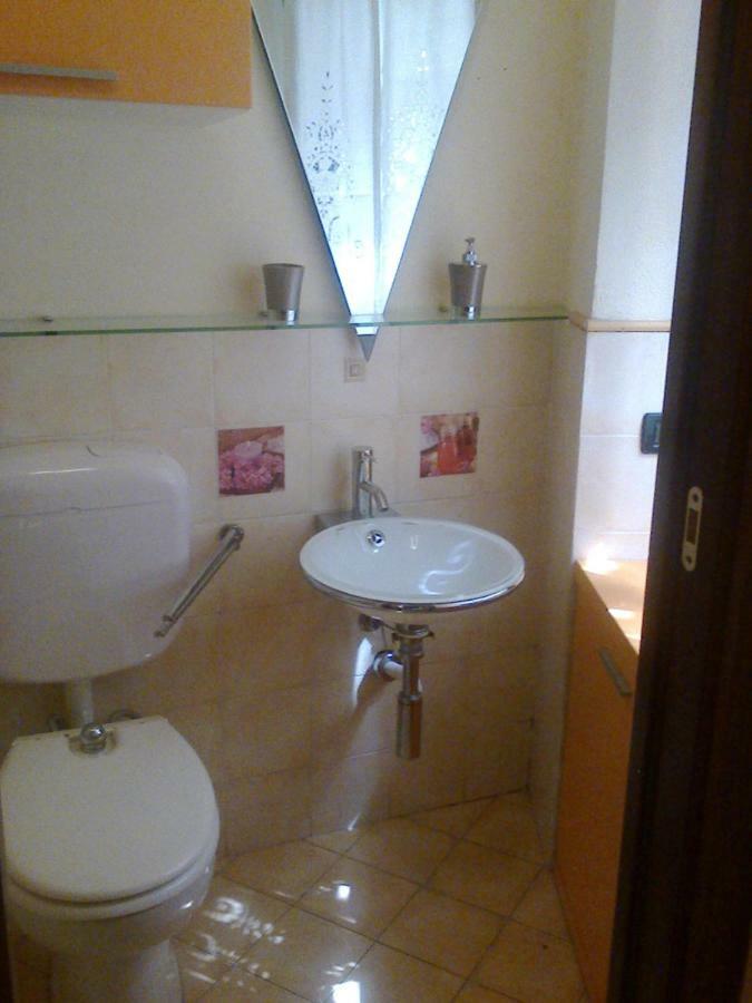 Bilocale Nella Vecchia Citta' Di Mentone Apartamento Exterior foto