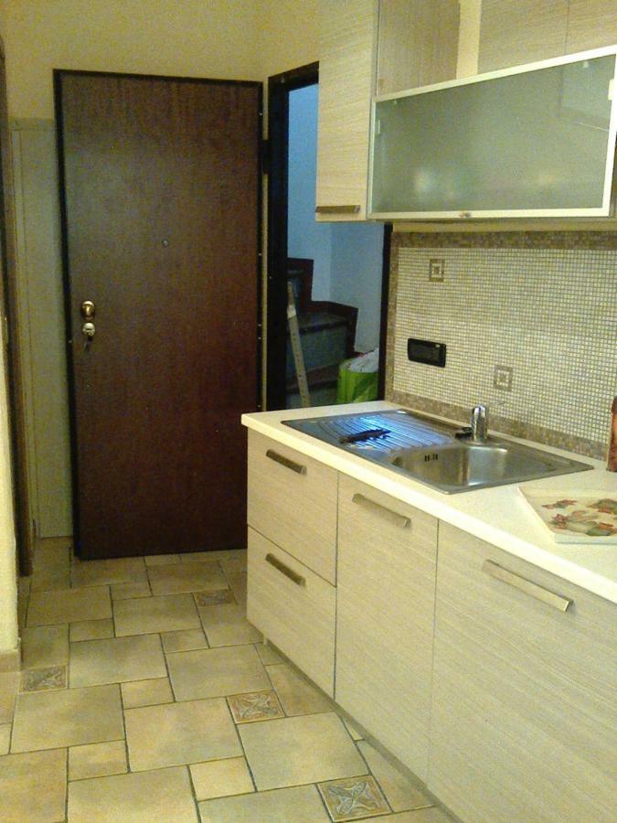 Bilocale Nella Vecchia Citta' Di Mentone Apartamento Exterior foto