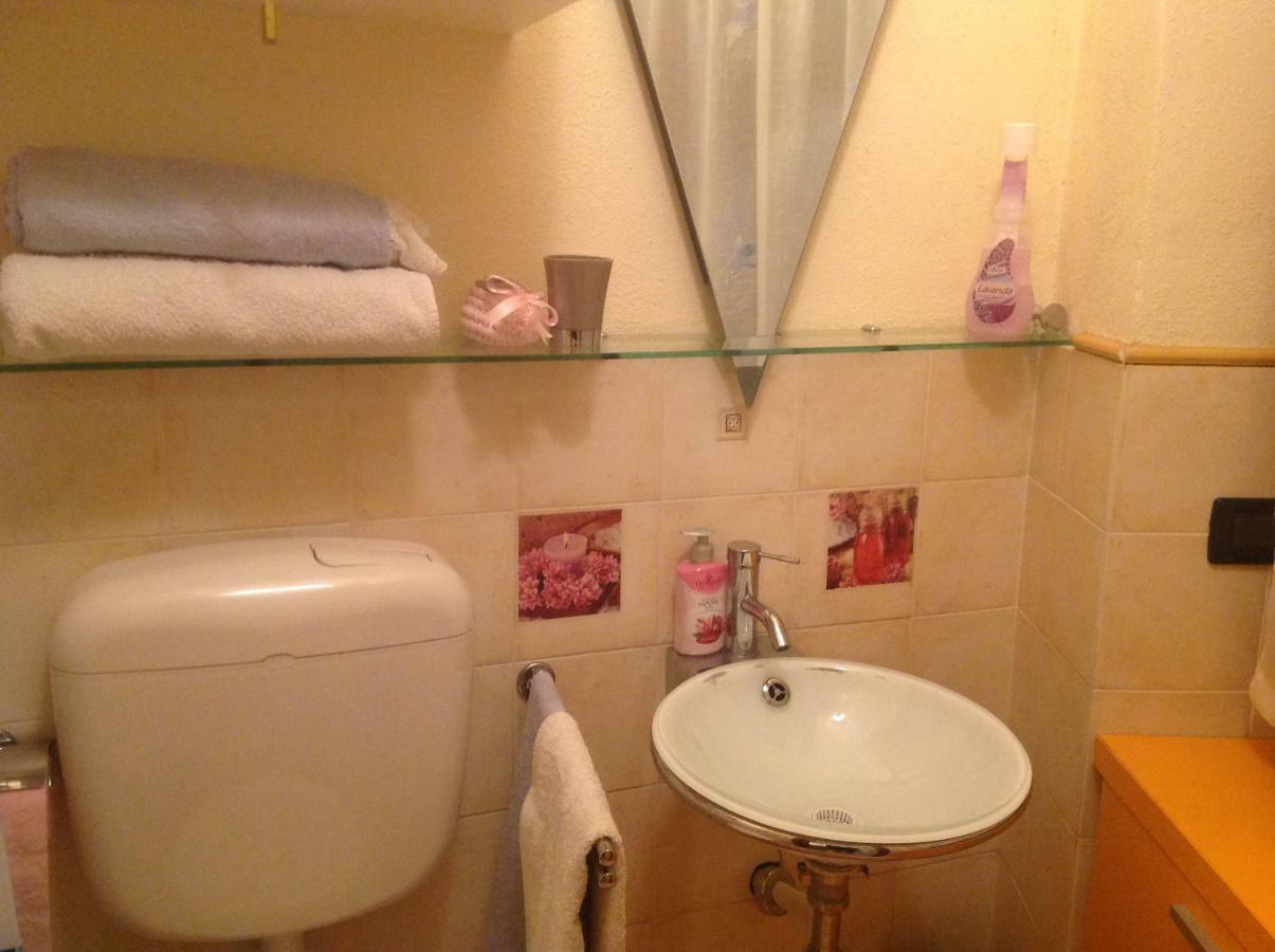 Bilocale Nella Vecchia Citta' Di Mentone Apartamento Exterior foto